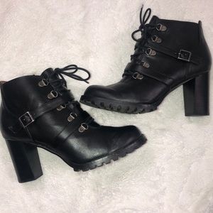NWOT Comfy Winter Boots! Side Zipper.